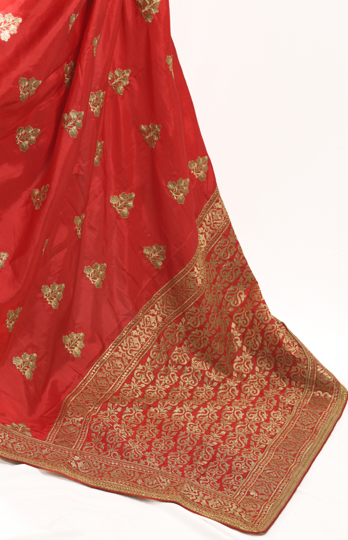 Binsa Red Saree
